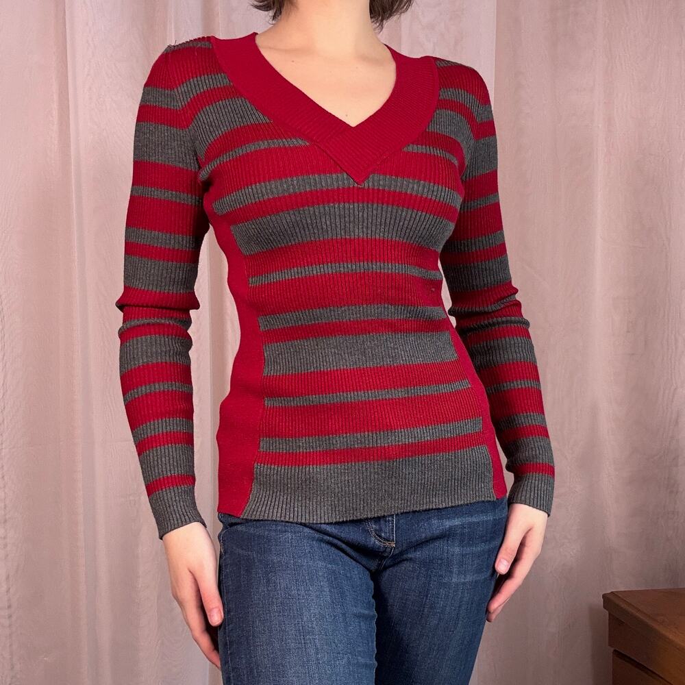 Love Design Red Gray Striped Fitted V Neck Sweater Sz Medium Y2K Academia Preppy